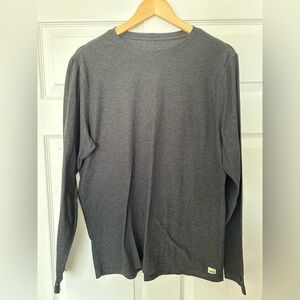 Vuori Men's Long Sleeve Strato Tech Tee Shirt - Charcoal Gray